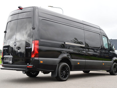 Mercedes-Benz Sprinter 319 V6 3.0 CDI L3H2 Black Edition Adaptieve Cruise, 360 Camera, Carplay, LED, Voorruit verwarming, Automaat, 10,5 Mbux, NAVI, 2 x Geveerde stoel, Uniek! foto 6