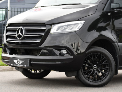 Mercedes-Benz Sprinter 319 V6 3.0 CDI L3H2 Black Edition Adaptieve Cruise, 360 Camera, Carplay, LED, Voorruit verwarming, Automaat, 10,5 Mbux, NAVI, 2 x Geveerde stoel, Uniek! foto 7