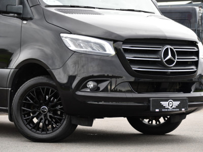 Mercedes-Benz Sprinter 319 V6 3.0 CDI L3H2 Black Edition Adaptieve Cruise, 360 Camera, Carplay, LED, Voorruit verwarming, Automaat, 10,5 Mbux, NAVI, 2 x Geveerde stoel, Uniek! foto 8