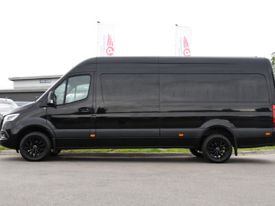 Mercedes-Benz Sprinter 319 V6 3.0 CDI L3H2 Black Edition Adaptieve Cruise, 360 Camera, Carplay, LED, Voorruit verwarming, Automaat, 10,5 Mbux, NAVI, 2 x Geveerde stoel, Uniek! foto 9