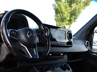 Mercedes-Benz Sprinter 319 V6 3.0 CDI L3H2 Black Edition FULL OPTIONS! Cruise, 360 Camera, Carplay, 10,5 Mbux, 190pk, 2 x Schuifdeur, Sper, LED, Leder, Stoelverwarming, Standkachel, Trekhaak, Uniek! foto 12