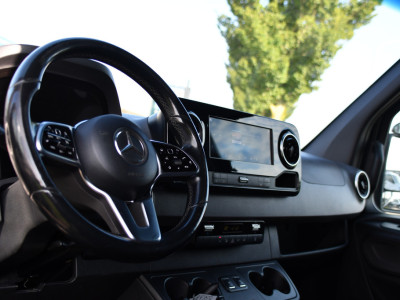 Mercedes-Benz Sprinter 319 V6 3.0 CDI L3H2 Black Edition FULL OPTIONS! Cruise, 360 Camera, Carplay, 10,5 Mbux, 190pk, 2 x Schuifdeur, Sper, LED, Leder, Stoelverwarming, Standkachel, Trekhaak, Uniek! foto 2