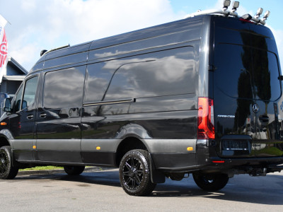 Mercedes-Benz Sprinter 319 V6 3.0 CDI L3H2 Black Edition FULL OPTIONS! Cruise, 360 Camera, Carplay, 10,5 Mbux, 190pk, 2 x Schuifdeur, Sper, LED, Leder, Stoelverwarming, Standkachel, Trekhaak, Uniek! foto 3