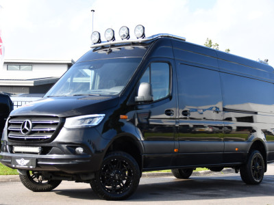 Mercedes-Benz Sprinter 319 V6 3.0 CDI L3H2 Black Edition FULL OPTIONS! Cruise, 360 Camera, Carplay, 10,5 Mbux, 190pk, 2 x Schuifdeur, Sper, LED, Leder, Stoelverwarming, Standkachel, Trekhaak, Uniek! foto 4
