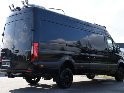 Mercedes-Benz Sprinter 319 V6 3.0 CDI L3H2 Black Edition FULL OPTIONS! Cruise, 360 Camera, Carplay, 10,5 Mbux, 190pk, 2 x Schuifdeur, Sper, LED, Leder, Stoelverwarming, Standkachel, Trekhaak, Uniek! foto 6