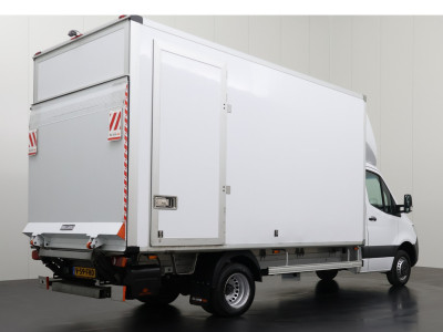 Mercedes-Benz Sprinter 515CDI Automaat Dubbellucht Bakwagen | Laadklep | Multimedia | Camera | Airco | Dakspoiler | Cruise | Zijdeur foto 2