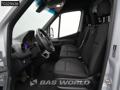 Mercedes-Benz Sprinter 215 CDI Automaat 150pk L2H2 MBUX Camera Airco Parkeersensoren CarPlay Euro6 L2 Airco 12