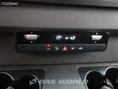 Mercedes-Benz Sprinter 215 CDI Automaat 150pk L2H2 MBUX Camera Airco Parkeersensoren CarPlay Euro6 L2 Airco 19
