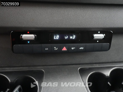 Mercedes-Benz Sprinter 215 CDI Automaat 150pk L2H2 MBUX Camera Airco Parkeersensoren CarPlay Euro6 L2 Airco 19