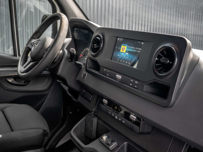Mercedes-Benz Sprinter 314CDI L2H2 | Automaat | 1e Eigenaar | Volledig ingericht | 360° Camera | Carplay | Cruise | PDC | Airco foto 2