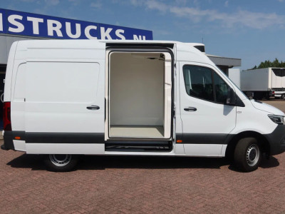 Mercedes-Benz Sprinter 317 Koel/Vries L2/H2 220 Volt stekker 18