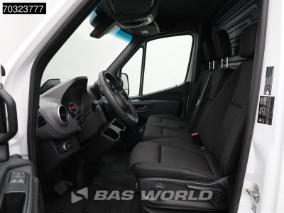Mercedes-Benz Sprinter 317 CDI 2025-Model Automaat L2H2 170PK LED Xenon Navi Airco Cruise Camera MBUX CarPlay Parkeersensoren Stoelverwarming Euro6 L2 Airco Cruise control foto 12