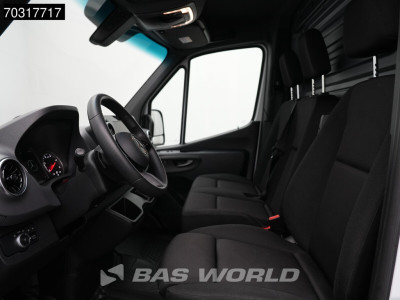 Mercedes-Benz Sprinter 317 CDI 2025-Model Automaat L2H2 170PK LED Xenon Navi Airco Cruise Camera MBUX CarPlay Parkeersensoren Stoelverwarming Euro6 L2 Airco Cruise control foto 3
