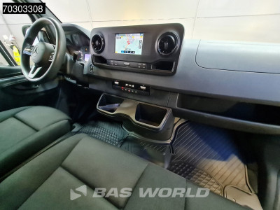 Mercedes-Benz Sprinter 317 CDI Automaat L2H2 170PK Navi Airco Cruise Camera Parkeersensoren MBUX CarPlay Euro6 L2 Airco Cruise control foto 10