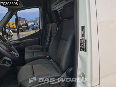 Mercedes-Benz Sprinter 317 CDI Automaat L2H2 170PK Navi Airco Cruise Camera Parkeersensoren MBUX CarPlay Euro6 L2 Airco Cruise control foto 12