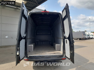 Mercedes-Benz Sprinter 317 CDI Automaat L3H2 Black Edition 3500KG Trekhaak Airco Camera Parkeersensoren MBUX CarPlay Euro6 L3 15m3 Airco Trekhaak foto 3
