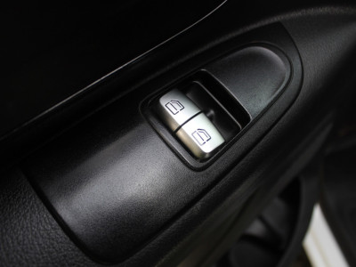 Mercedes-Benz Vito 109 CDI Functional Lang 88PK | Airco | Cruise Control | Trekhaak foto 16