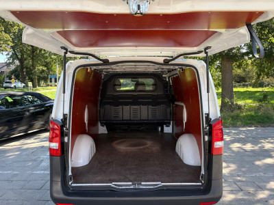 Mercedes-Benz Vito 109 CDI Lang|NAP|airco|cruise control|bluetooth|lederen bekleding|achterklep|drie zitplaatsen|elektrisch pakket foto 8