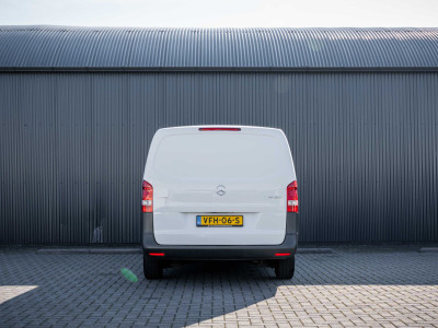 Mercedes-Benz Vito 111 CDI | Volledig ingericht | 3-Zits | Camera | Navi | Airco foto 8