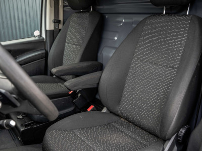 Mercedes-Benz Vito 114 CDI L2H1 | 140PK | Automaat | Camera | Cruise | 1e Eigenaar | PDC |  Zijschuifdeur L+R | Climatronic | Trekhaak foto 13