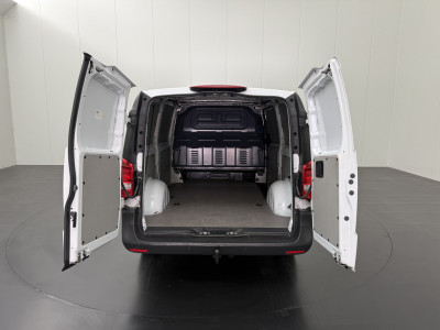 Mercedes-Benz Vito 114CDi Lang | Achterdeuren ( 2023 ) | Airco | Cruise | 3-Zits | Trekhaak | Betimmering foto 4