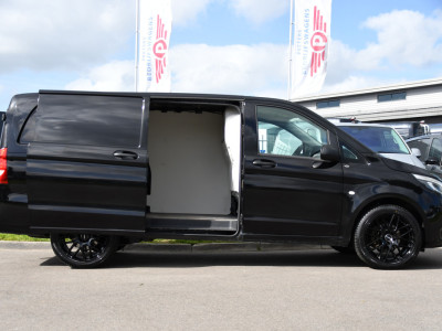 Mercedes-Benz Vito 116 CDI L2 Black Edition Camera, Cruise, Carplay, LED, 164pk, Stoelverwarming, Standkachel, Automaat, Multimedia, Uniek! foto 11