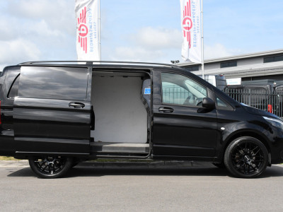Mercedes-Benz Vito 116 CDI L2 Black Edition Cruise, Camera, Carplay, 164pk, Automaat, Sensoren, Trekhaak, Multimedia, LED, Stoelverwarming, Uniek! foto 11