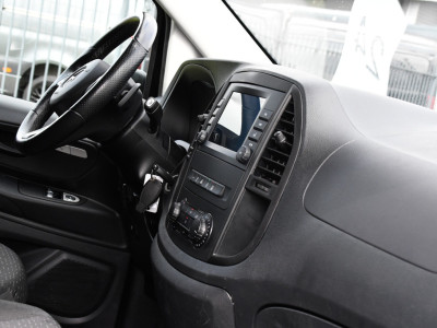 Mercedes-Benz Vito 116 CDI L2 Black Edition Cruise, Camera, Carplay, 164pk, Automaat, Sensoren, Trekhaak, Multimedia, LED, Stoelverwarming, Uniek! foto 12