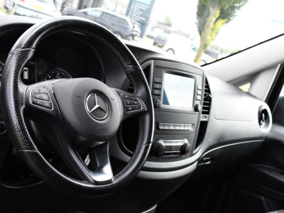 Mercedes-Benz Vito 116 CDI L2 Black Edition Cruise, Camera, Carplay, 164pk, Automaat, Sensoren, Trekhaak, Multimedia, LED, Stoelverwarming, Uniek! foto 2