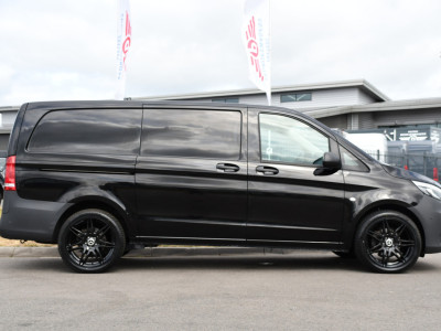 Mercedes-Benz Vito 116 CDI L2 Black Edition Cruise, Carplay, LED, 164pk, Sensoren, Multimedia, Automaat, NAVI, Uniek! 10