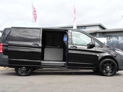 Mercedes-Benz Vito 116 CDI L2 Black Edition Cruise, Carplay, LED, 164pk, Sensoren, Multimedia, Automaat, NAVI, Uniek! 11