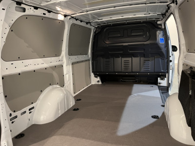 Mercedes-Benz Vito 116 CDI Lang RWD Automaat / Euro 6 / Airco / CarPlay / Camera / Cruise Control  / Trekhaak / 3.800 KM !!! foto 14