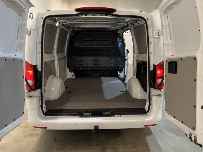 Mercedes-Benz Vito 116 CDI Lang RWD Automaat / Euro 6 / Airco / CarPlay / Camera / Cruise Control  / Trekhaak / 3.800 KM !!! foto 5
