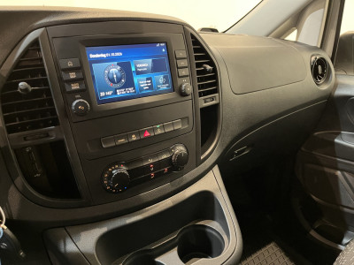 Mercedes-Benz Vito 116 CDI Lang RWD Automaat / Euro 6 / Airco / CarPlay / Camera / Cruise Control  / Trekhaak / 3.800 KM !!! foto 7