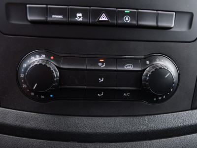 Mercedes-Benz Vito 119 CDI L2 Black Edition Camera, Cruise, LED, 190pk, Automaat, Leder, Trekhaak, Multimedia, Stoelverwarming, Uniek! 19