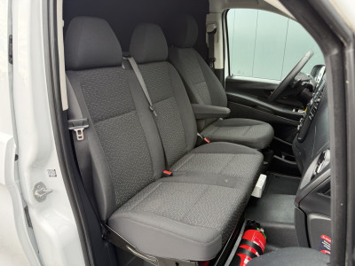 Mercedes-Benz Vito 66 kWh / FULL ELECTRIC / SOH 93%  / L2H1 / AUTOMAAT / BOTT INRICHTING / 1e EIG. / CAMERA / 3-ZITS / CRUISE foto 11