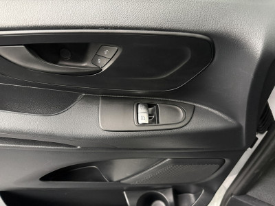Mercedes-Benz Vito Automaat Personenbus | 9-Persoons | Extra Lang | Prijs incl BTW EUR 28737,50 | Airco | Cruise | 2-2-2-3 Stoelopstelling foto 8