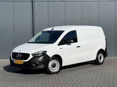 Mercedes-Benz eCitan 112 Pro L2H1 / 51 kWh / 2.469 KM / ** RIJKLAAR ** /  LED HIGH PERFORMANCE KOPLAMPEN / CAMERA / ECC / TREKHAAK / STOELVERW foto 2