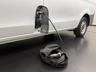 Mercedes-Benz eVito Lang Koelwagen 35Kwh | Achterdeuren | Airco | 3-Zits | Multimedia 19