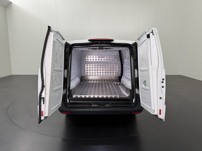 Mercedes-Benz eVito Lang Koelwagen 35Kwh | Achterdeuren | Airco | 3-Zits | Multimedia 4