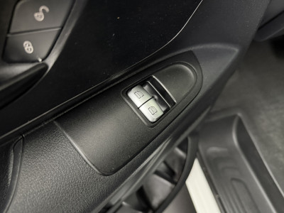 Mercedes-Benz eVito Lang Koelwagen 35Kwh | Achterdeuren | Airco | 3-Zits | Multimedia 8