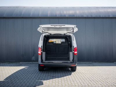 Mercedes-Benz eVito Tourer | 90KWH | WLPT 367KM | Volledig Elektrisch | SOH 97.5% | Camera | Navi | Stoelverw. | Airco | 3-Zits foto 9