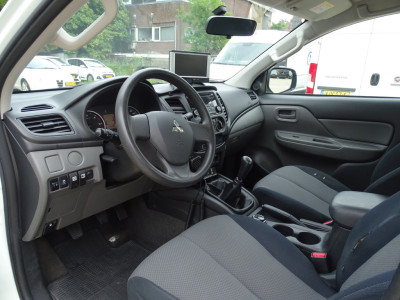 Mitsubishi L 200 2.4 DI-D Club Cab Invite foto 10