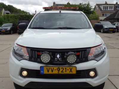 Mitsubishi L 200 2.4 DI-D Club Cab Invite foto 2