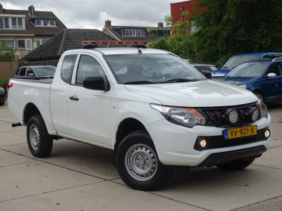 Mitsubishi L 200 2.4 DI-D Club Cab Invite foto 3