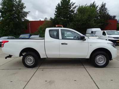 Mitsubishi L 200 2.4 DI-D Club Cab Invite foto 4