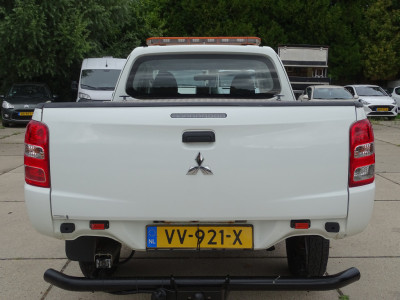 Mitsubishi L 200 2.4 DI-D Club Cab Invite foto 6