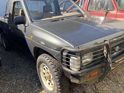 Nissan King Cab 2.4 B / LPG 4 WD HOBBYPROJEKT / ONDERDELEN