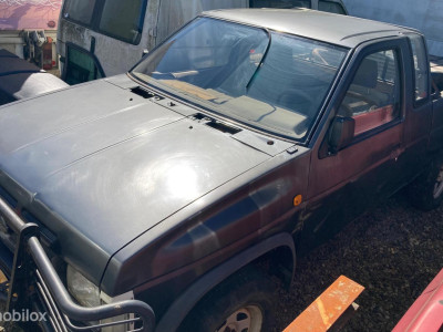 Nissan King Cab 2.4 B / LPG 4 WD HOBBYPROJEKT / ONDERDELEN foto 2