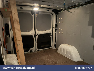 Nissan NV300 1.6 dCi 126pk L2H1 Euro6 Airco | Navigatie |  Imperiaal | Trekhaak | Cruisecontrol Parkeersensoren, Bijrijdersbank foto 12